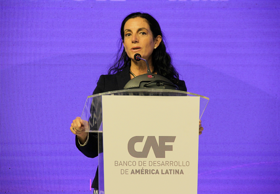 Ministra Azucena Arbeleche en Paraguay en lanzamiento de la Estrategia CAF para la Igualdad de Género 2022–2026 Foto gentileza de CAF