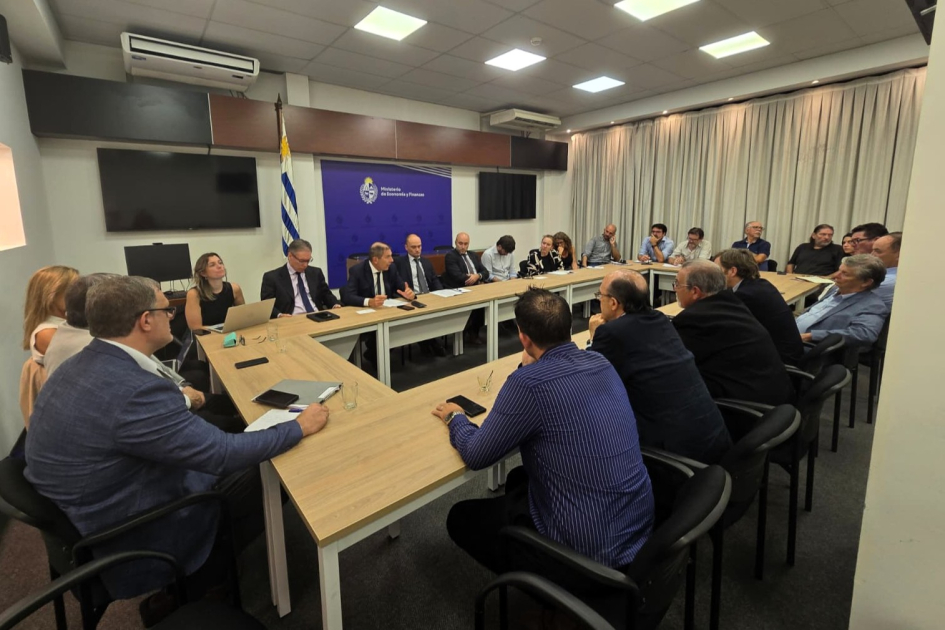 Ministro Oddone y equipo reunidos con cámaras empresariales