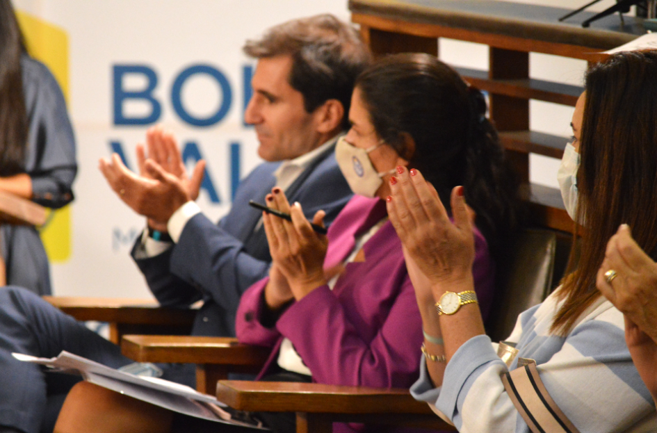 Sebastián Ramos y Marcela Bensión Toque de campana por la igualdad de género