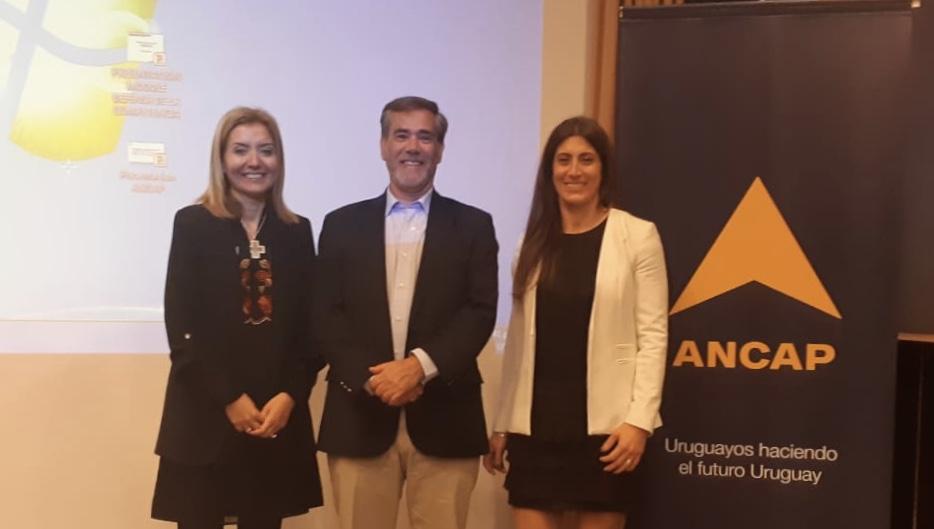 Programa de capacitación en competencia para Ancap vista de autoridades en Ancap