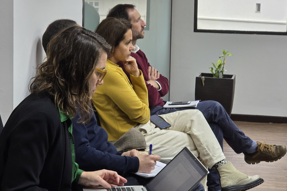 Directora nacional de Zonas Francas, Isabella Antonaccio, y asesor en economía ambiental, Juan Labat