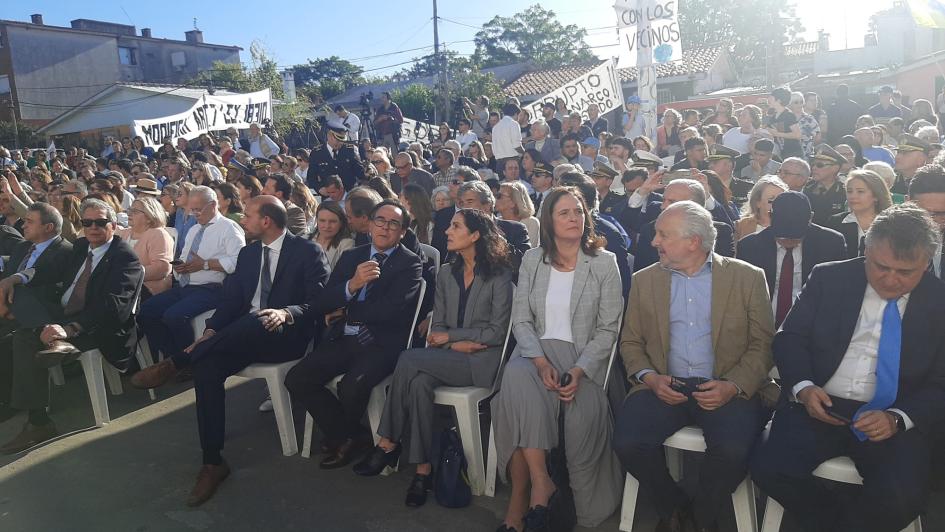 Autoridades en la inauguración del Hospital del Cerro