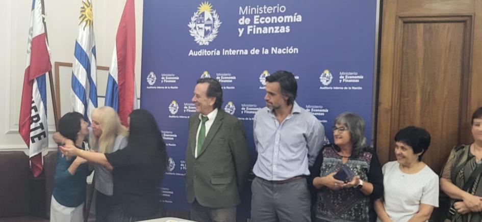 Entrega de Medalla Entrega de Medalla