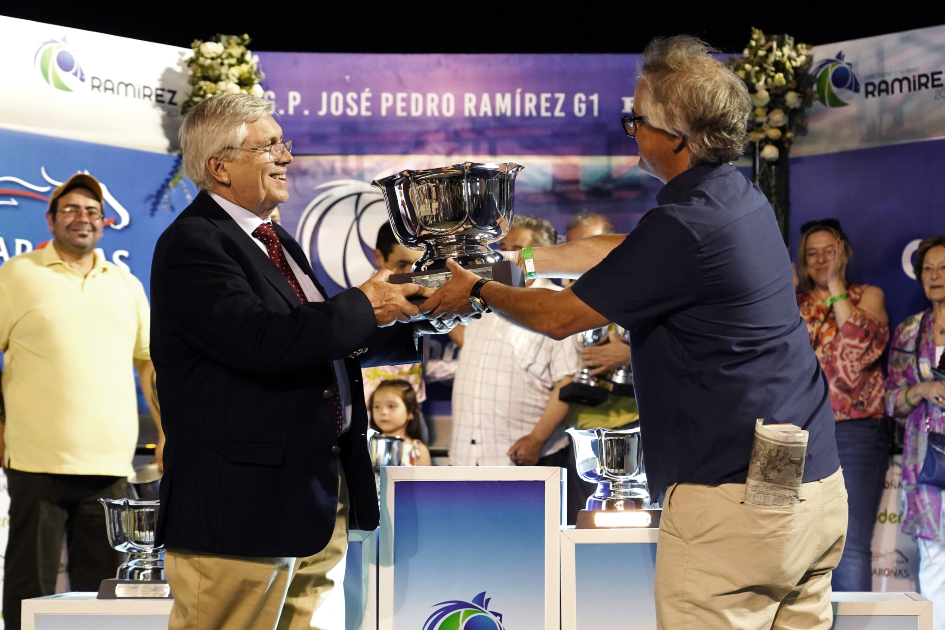Ministro de Turismo Tabaré Viera en la premiación Gran Premio Ramírez