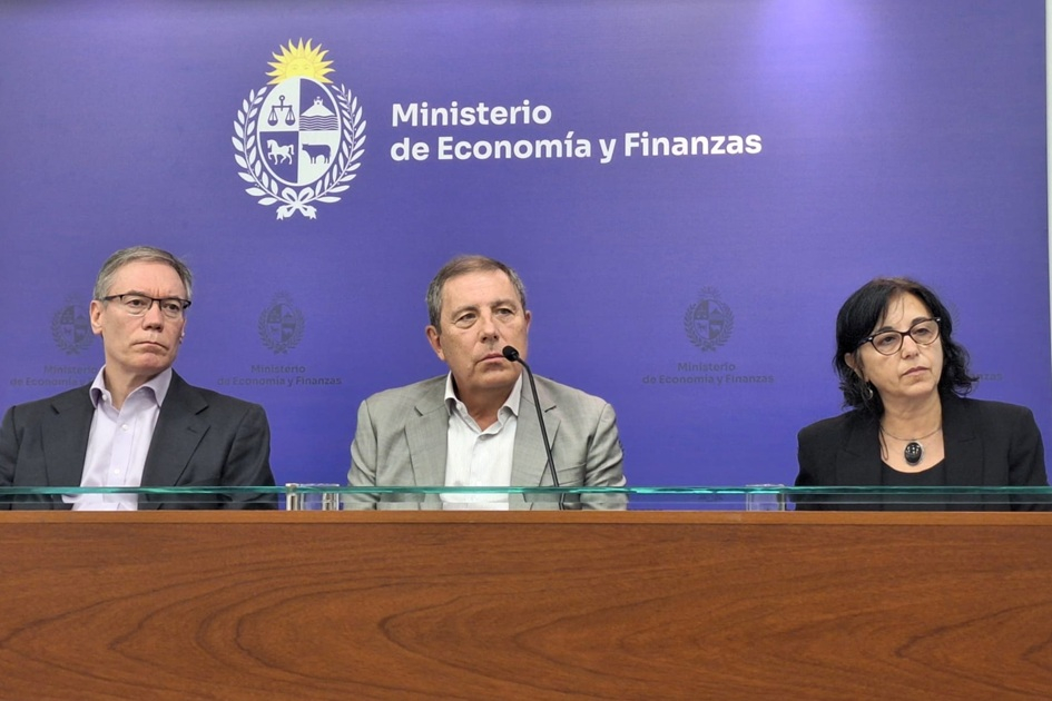 Martín Vallcorba, Gabriel Oddone y Bibiana Lanzilotta 