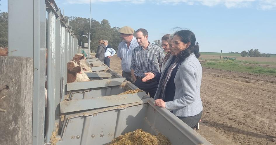 Ministra Arbeleche, directora Marcela Bensión, y coordinador Juan Labat durante la visita Ministra Arbeleche, directora Marcela Bensión, y coordinador Juan Labat durante la visita