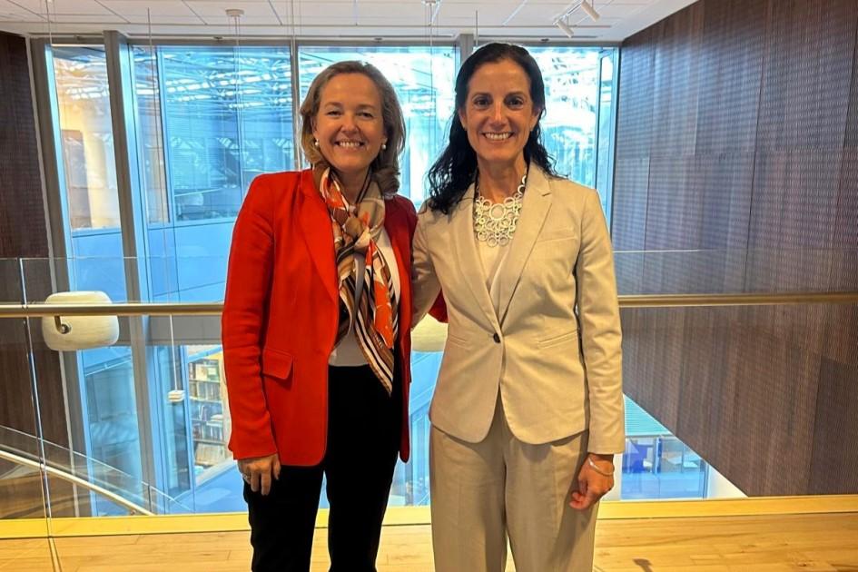 Presidenta del Banco Europeo de Inversiones, Nadia Calvino, y ministra Azucena Arbeleche. Presidenta del Banco Europeo de Inversiones, Nadia Calvino, y ministra Azucena Arbeleche.