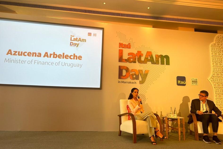 Ministra Azucena Arbeleche en el Itaú LatAm Day