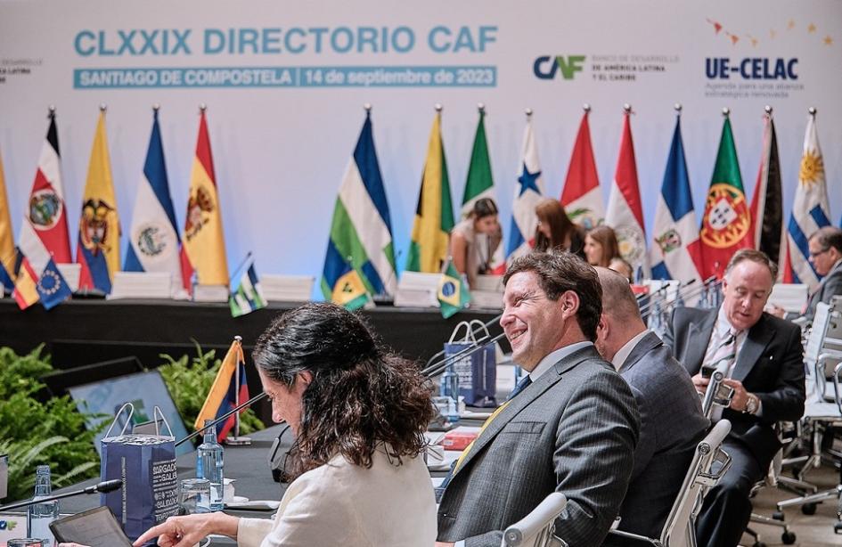Diego Labat y Azucena Arbeleche en Directorio de CAF Diego Labat y Azucena Arbeleche en Directorio de CAF