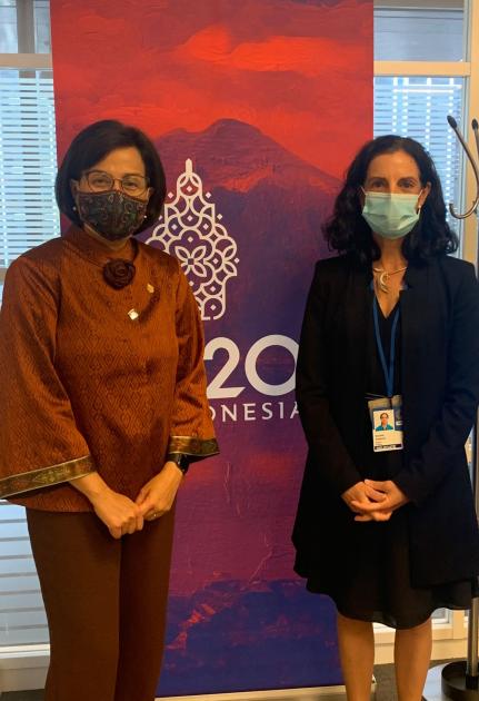 Ministra de Economía Azucena Arbeleche y ministra de Finanzas de Indonesia Sri Mulyani Indrawati