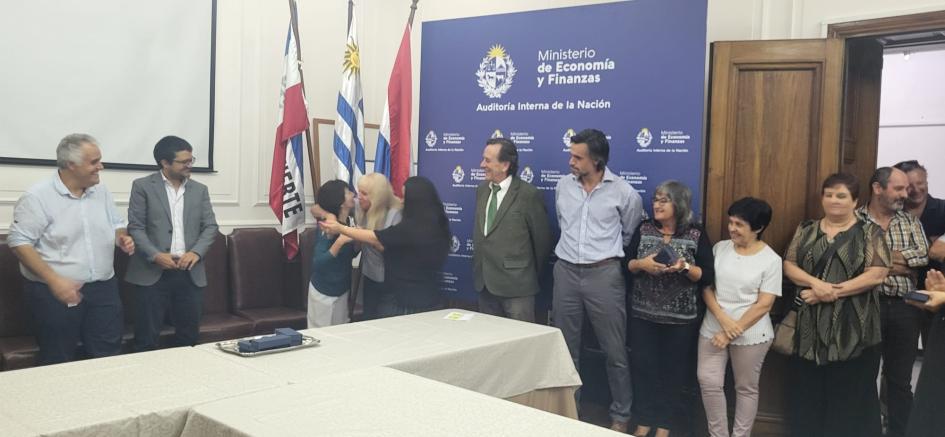 Entrega de Medalla Entrega de Medalla