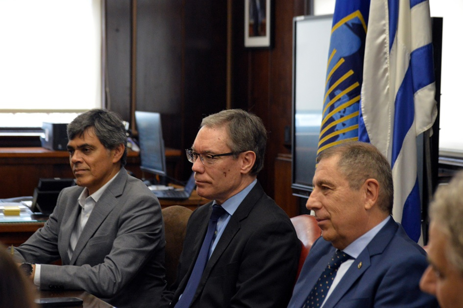 Juan Benítez, Martín Vallcorba y Gabriel Oddone 