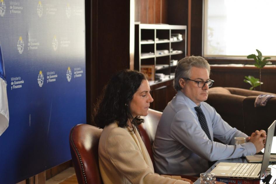 Ministra Azucena Arbeleche, director de Unidad de Deuda Herman Kamil “Fortalecimiento del papel de los ministerios de finanzas en el impulso de la acción climática".