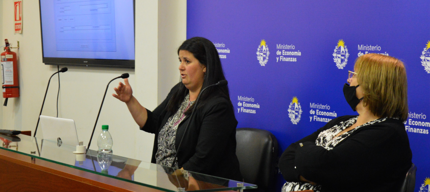 Se presentó la Guía práctica del Sistema de Préstamos Internacionales Foto autoridades panelistas