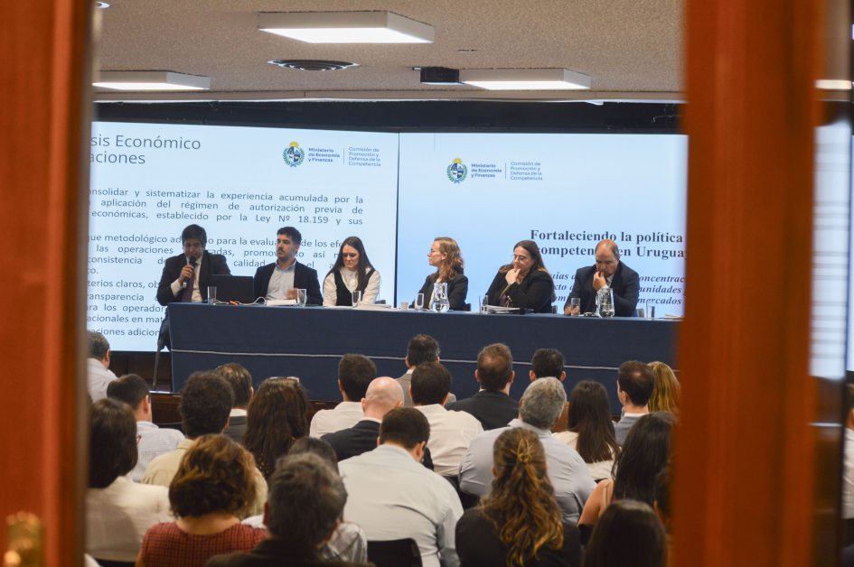 Evento “Fortaleciendo la política de competencia en Uruguay: nuevas guías de control de concentracio