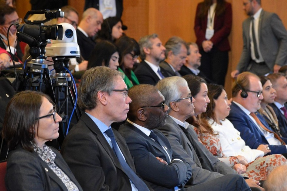 Martín Vallcorba, Edgardo Ortuño, Juan Castillo, Valeria Csukasi, Fernanda Cardona y Andreas Schaal Martín Vallcorba, Edgardo Ortuño, Juan Castillo, Valeria Csukasi, Fernanda Cardona y Andreas Schaal