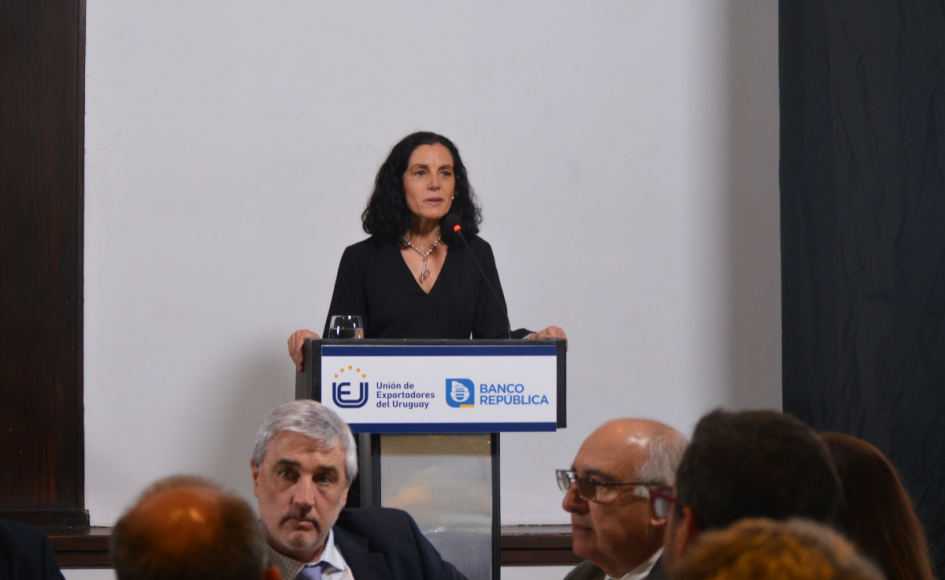 Ministra de Economía Azucena Arbeleche Día de la Exportación