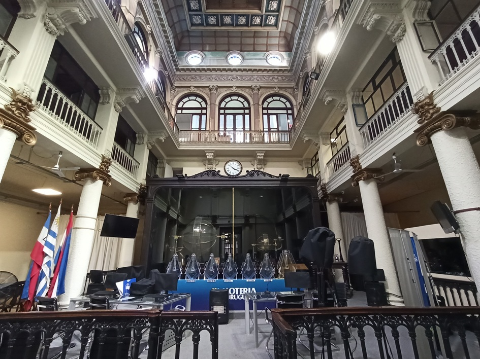 Interior del edificio de la Dirección Nacional de Loterías y Quinielas Interior del edificio de la Dirección Nacional de Loterías y Quinielas
