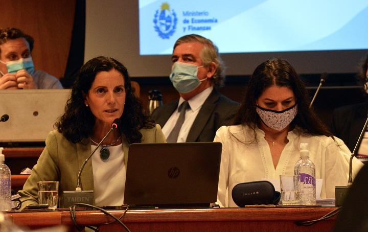 Presentación del Presupuesto realizada por la ministra Azucena Arbeleche en comisión del Senado Azucena Arbeleche, Mauricio di Lorenzo y Marcela Bensión