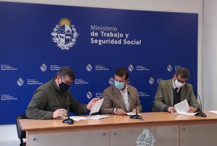 Firma director de Casinos Gustavo Anselmi Protocolo sanitario para el turf
