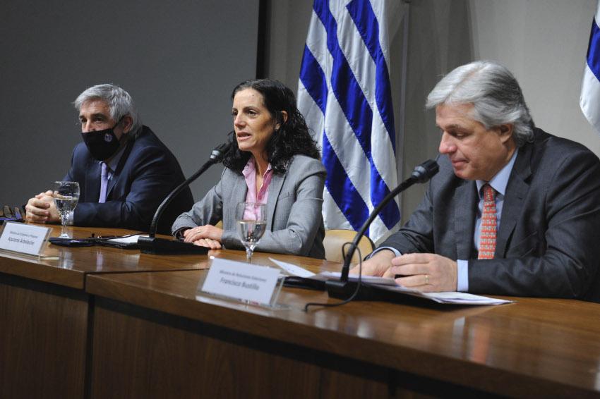 Ministra Azucena Arbeleche y canciller Francisco Bustillo Presentación a sectores productivos