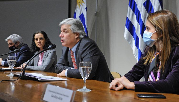 Ministra Azucena Arbeleche y canciller Francisco Bustillo Presentación a sectores productivos