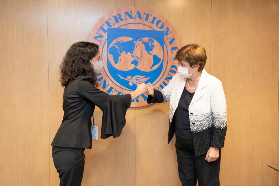 Ministra Azucena Arbeleche, directora gerente del FMI Kristalina Georgieva Encuentro en Washington DC