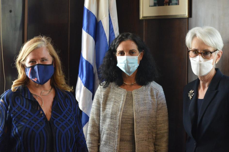 Encargada de Negocios Jennifer Savage, ministra Azucena Arbeleche, subsecretaria Wendy Sherman Comitiva oficial