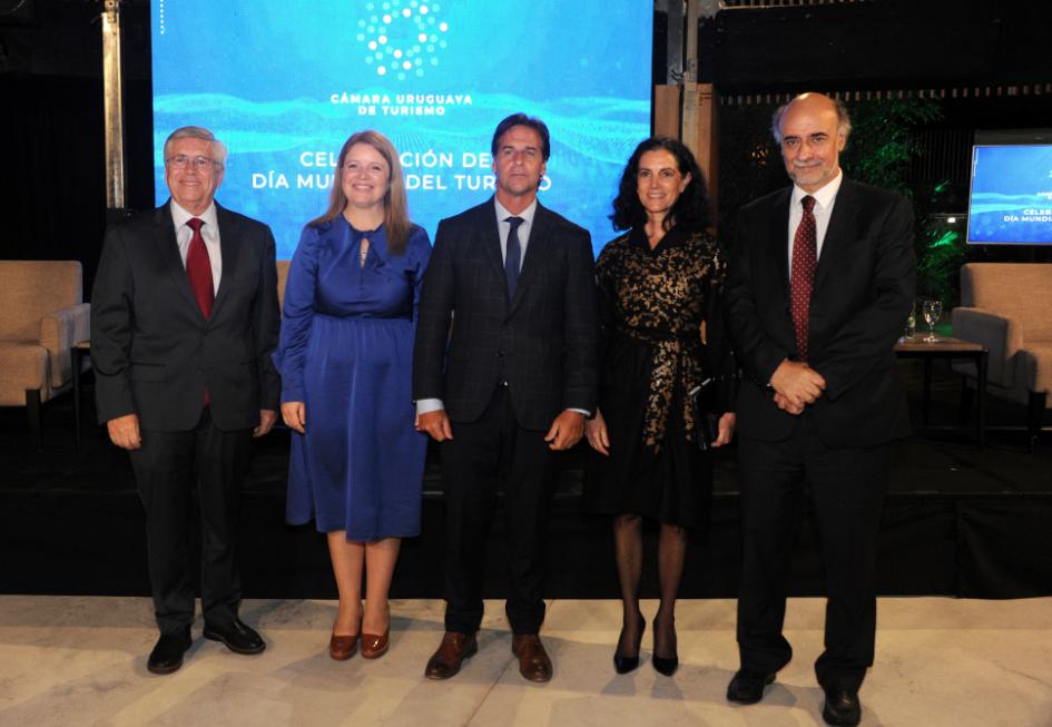 Ministro Viera, Marina Cantera, presidente Lacalle, ministra Azucena Arbeleche, ministro Mieres Día Mundial del Turismo