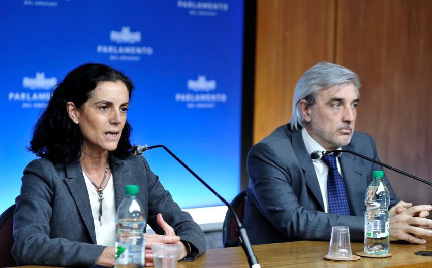 Ministra Azucena Arbeleche y subsecretario Alejandro Irastorza Comisión de Presupuestos integrada con Hacienda de Diputados