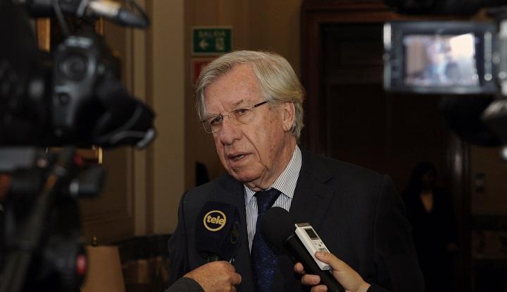 Ministro Astori en rueda de prensa Ministro Astori en rueda de prensa