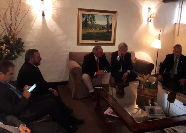 Equipo económico reunido en ARU Ferreri, Bergara, Astori, ARU