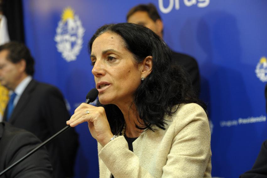 Ministra de Economía Azucena Arbeleche Presentación de medidas por la epidemia de coronavirus