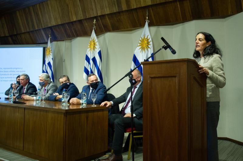 Ministra Azucena Arbeleche Procarnes