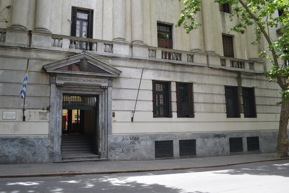 Fachada del Ministerio de Economía y Finanzas 