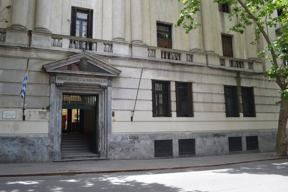 Ajuste de requerimiento formal Certificación Notarial para Descentralización en instancias del Contr Fachada del MEF