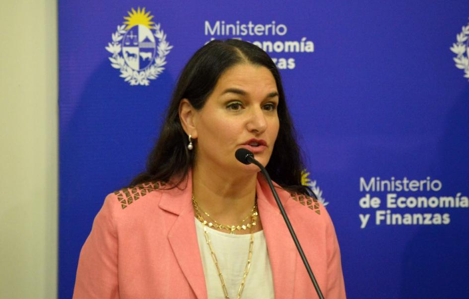 Directora de Política Económica Marcela Bensión Resultado de emisión de bono Samurái