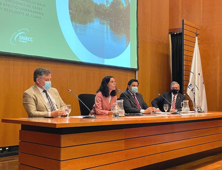 Ministro Omar Paganini, ministra Azucena Arbeleche, ministro Adrián Peña, ministro Fernando Mattos Estrategia Climática de Largo Plazo de Uruguay