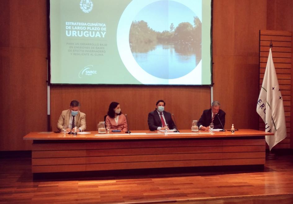Ministro Omar Paganini, ministra Azucena Arbeleche, ministro Adrián Peña, ministro Fernando Mattos Estrategia Climática de Largo Plazo de Uruguay