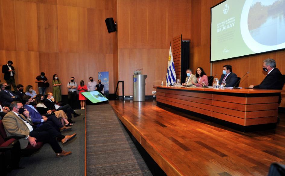 Ministro Omar Paganini, ministra Azucena Arbeleche, ministro Adrián Peña, ministro Fernando Mattos Estrategia Climática de Largo Plazo de Uruguay