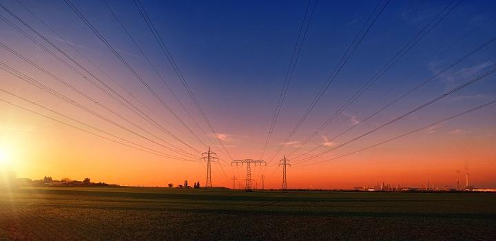 Promoción de inversiones Línea eléctrica en un campo