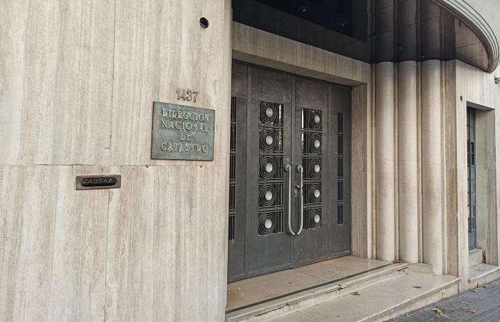 Comunicado a usuarios Fachada Dirección Nacional de Catastro