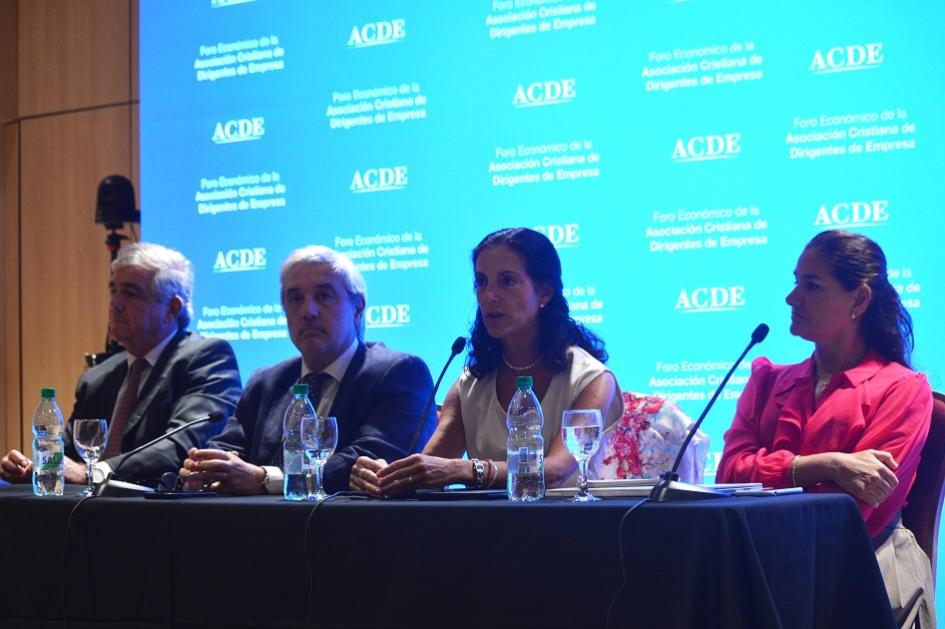 Autoridades del Ministerio de Economía y Finanzas Autoridades del Ministerio de Economía y Finanzas