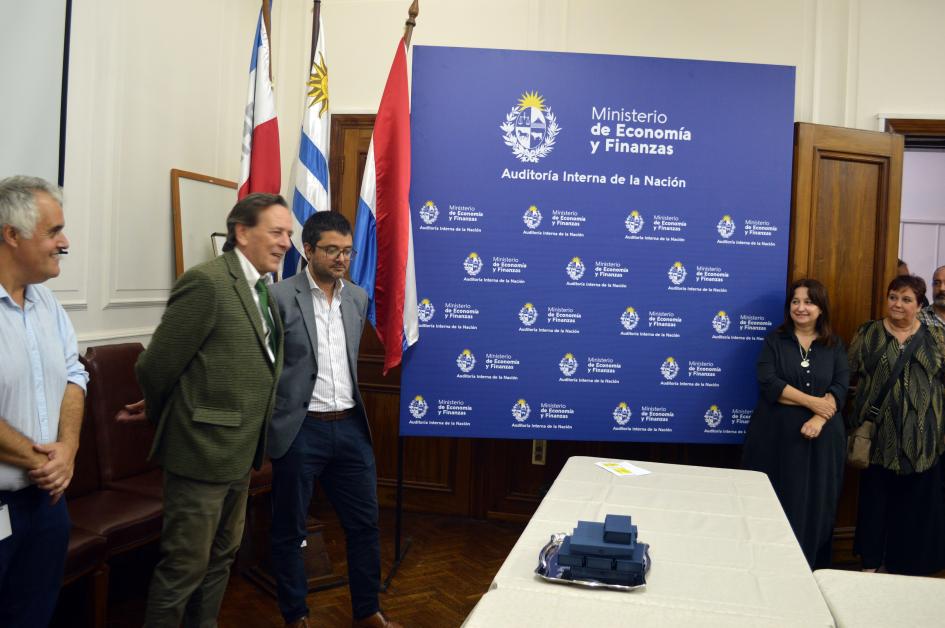 Entrega de Medalla Entrega de Medalla
