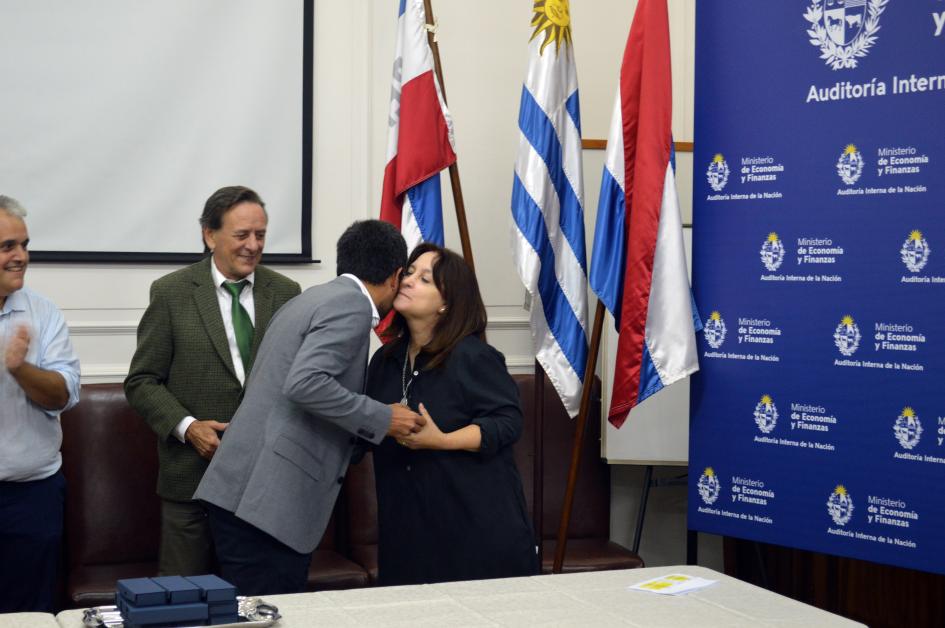 Entrega de Medalla Entrega de Medalla