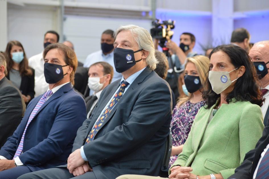 Presidente Luis Lacalle Pou, ministro Francisco Bustillo, ministra Azucena Arbeleche Inauguración planta automotriz