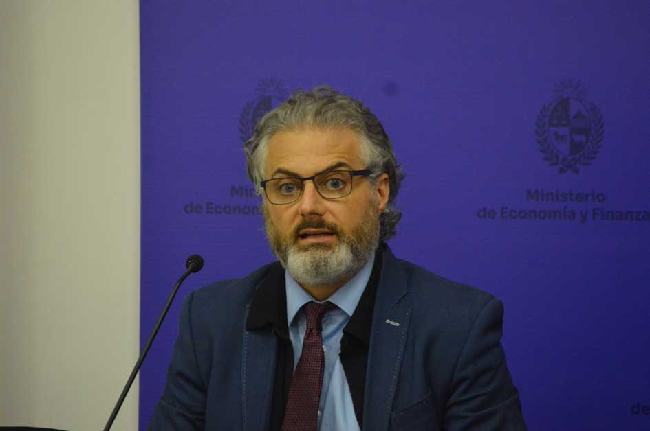 Director de la Unidad de Gestión de Deuda Herman Kamil Presentación calendario emisiones
