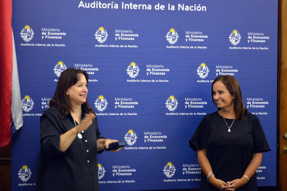Entrega de Medalla Entrega de Medalla