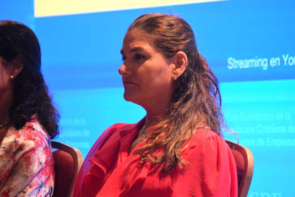 Directora de Política Económica Marcela Bensión Directora de Política Económica Marcela Bensión