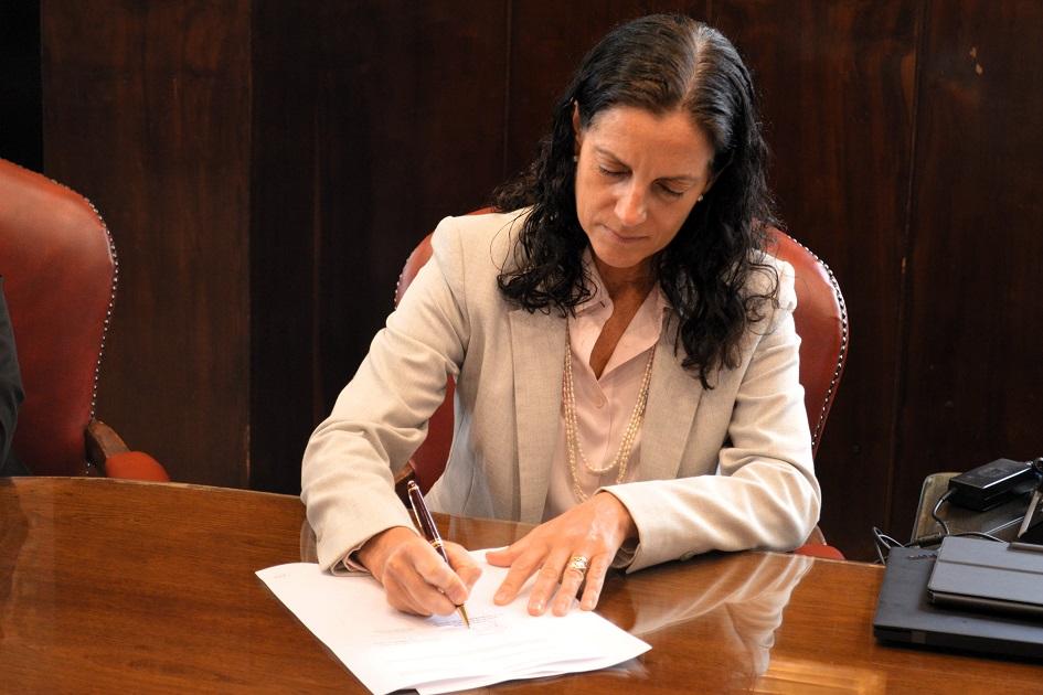 Ministra Azucena Arbeleche